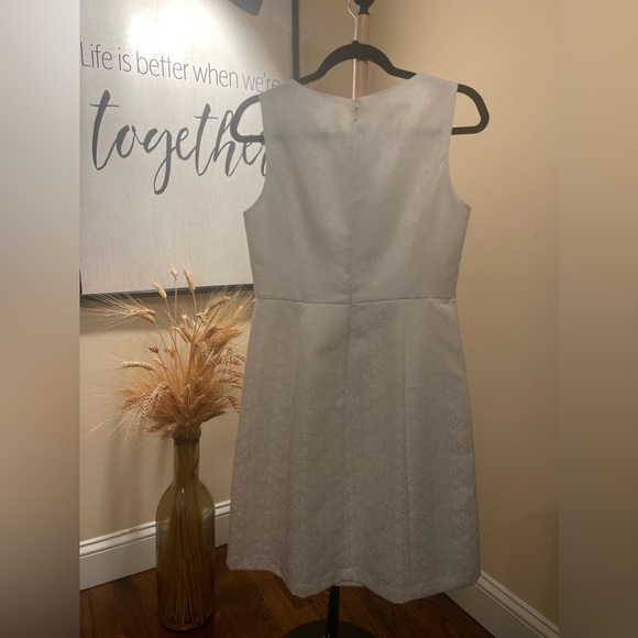 Jones Wear White Dress - Floral Patterned Fabric - Picture 5 of 13